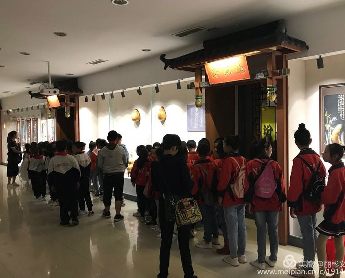 呂梁非遺博覽園來了一批小觀眾